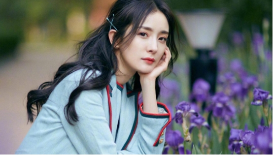杨幂|杨幂：蜜蜂们依然爱你，成为流量明星，有妥协也有无奈！