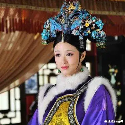 华妃|甄嬛传:同样是求情,为何华妃安陵容没事,祺贵人被乱棍打死