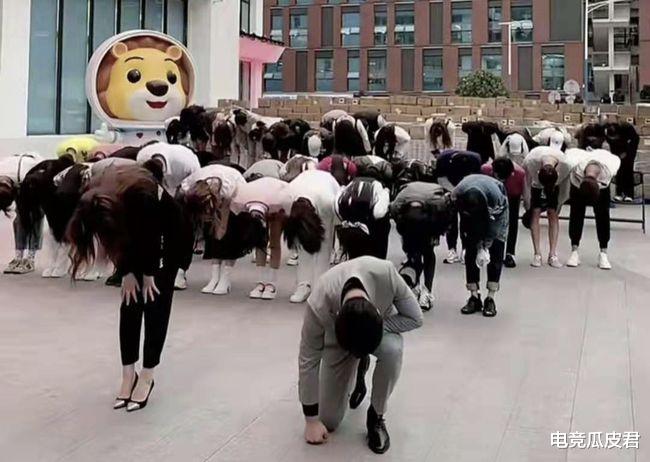 电竞瓜皮君 续辛巴燕窝事件后，复出卖货21个亿，网友：可能我老了看不懂！