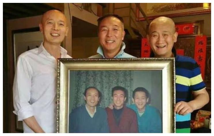 谢园|演员谢园去世后，小妻子将泪和痛埋在心底，后悔没要个孩子