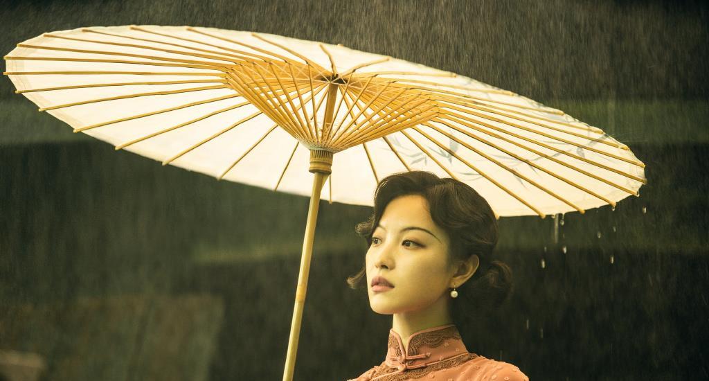 倪妮|倪妮穿上这件旗袍，就是清新的百合！