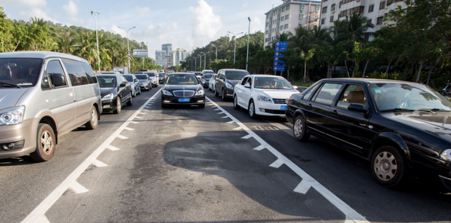 轿车|如果你连“锯齿车道”都不认识,还是先别开车,建议你学习一下