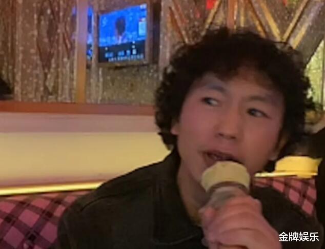 庞麦郎|网红庞麦郎出院后首度开了直播！一个晚上的打赏高达数千元