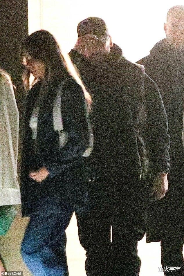 卡戴珊|卡戴珊大姐夫约会小贝长子前任，不满考特尼订婚，却找小模特不停