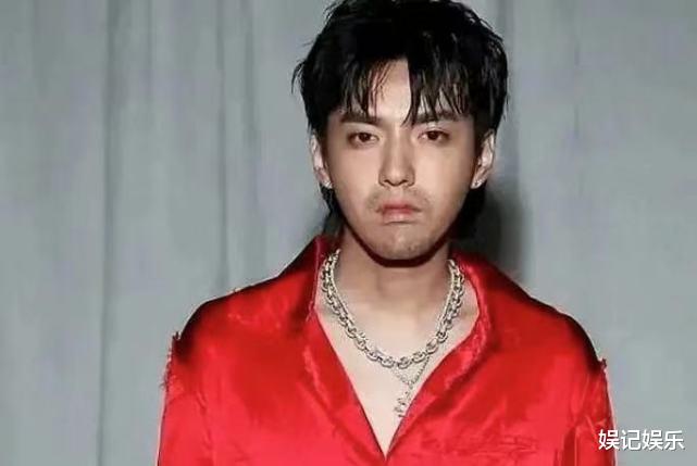 吴亦凡|曝吴亦凡受不了看守所生活，哭闹着催律师保释他，甚至想折腾病保外就医