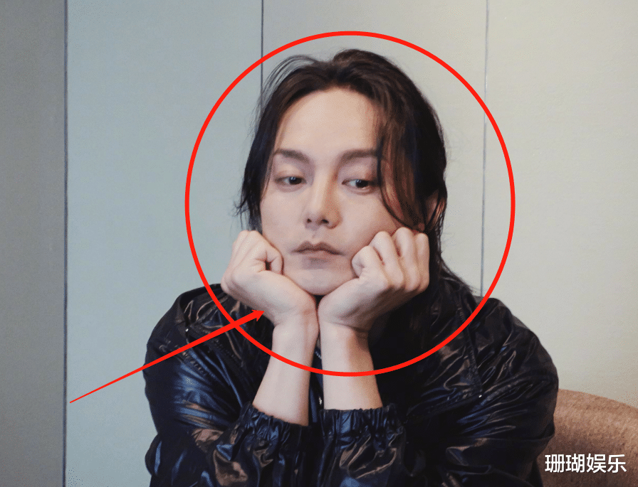 |尹正近照瘦身成功，侧颜轮廓精致尖下巴明显，粉丝却反嘲太油腻