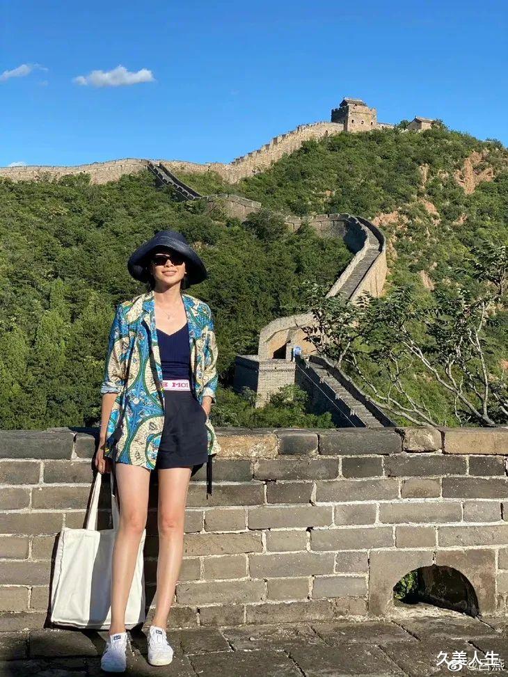 久美人生|初代超模吕燕的ootd，不比职场剧耐看？