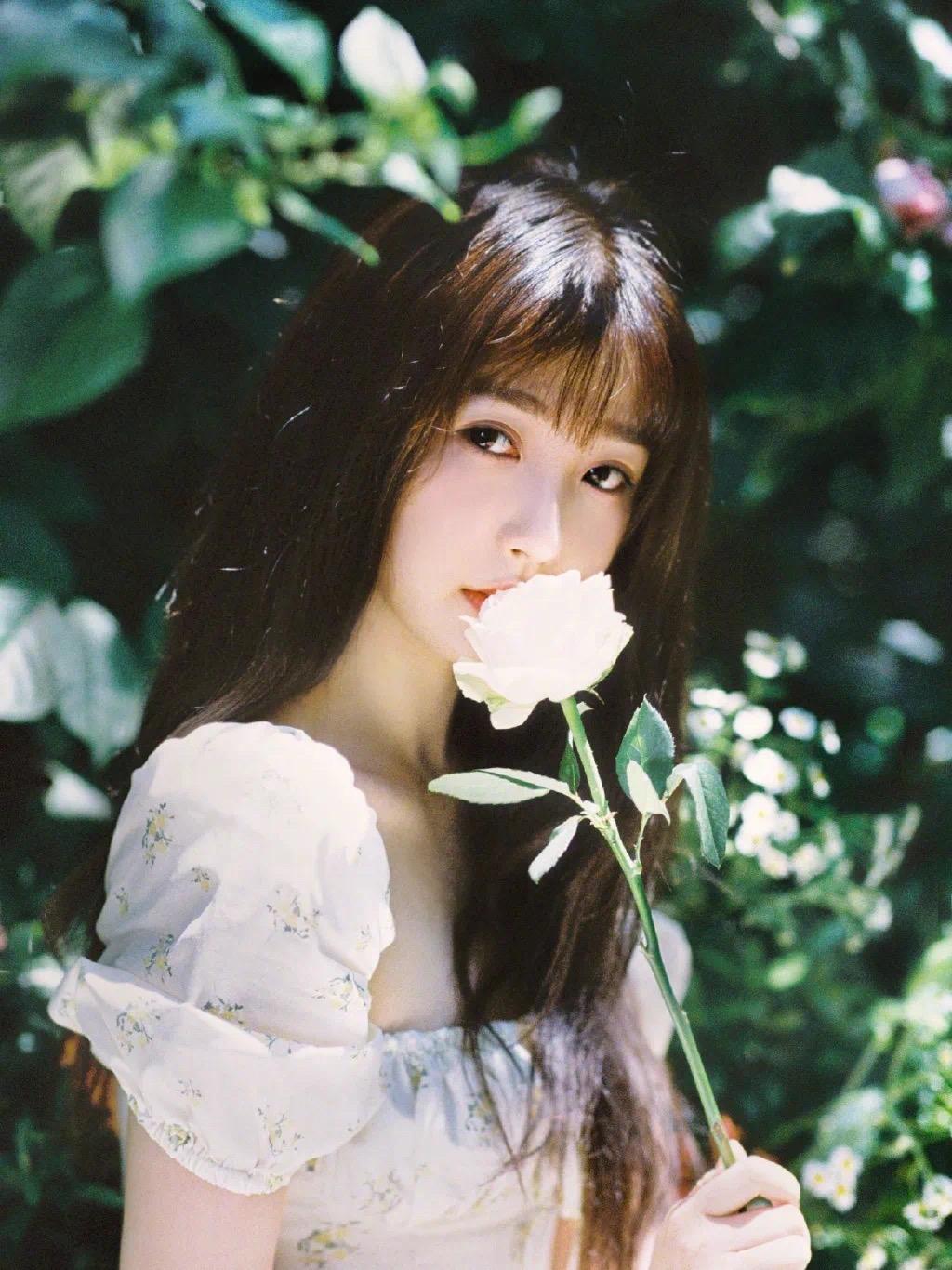 金晨|被嘲万年歪脸却成顶级大美人？颜值气质着实有料，不对称也有魅力