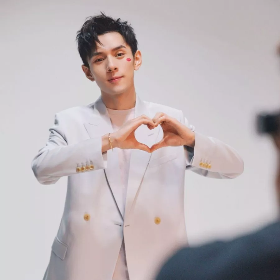 李佳琦|李佳琦又翻车了,带货直播中多次讽刺旁边的工作人员