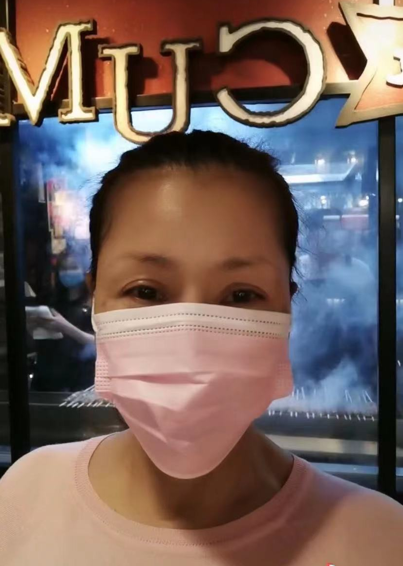 朱之文|55岁田震定居海外曝近况！独自在夜市小摊撸串，模样接地气无人识