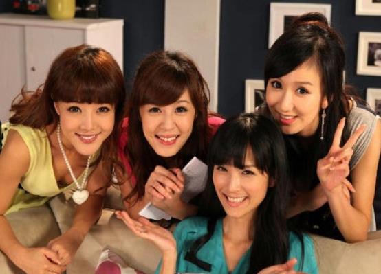 金樱妈妈|李金铭2年没戏拍，带货4小时轻松买豪车，是尝到甜头后放弃底线？