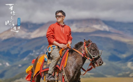 谢霆锋|谢霆锋晒录制节目肤色对比图 网友：色号再深也抵不住他的帅气