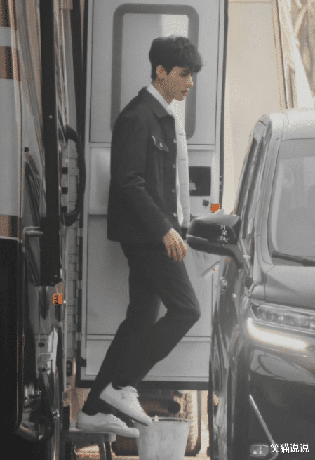 龚俊|《我要逆风去》开机：龚俊钟楚曦路透照好绝，宣传片花絮曝光好搞笑！