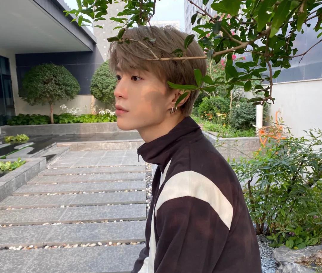 张艺兴|小八卦，范丞丞，马思纯，张艺兴，梁咏琪，INTO1