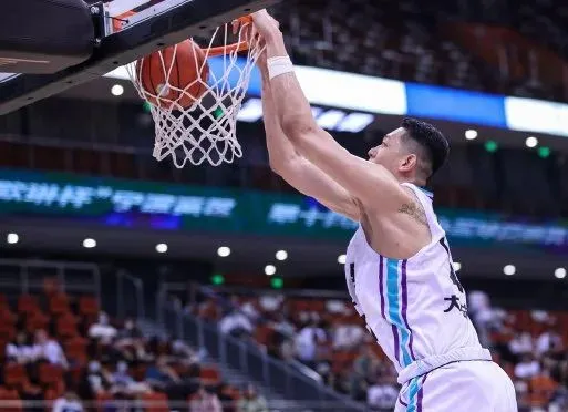 全运会|抱着强吻！张镇麟炸了！狂砍52分10板！全运会第一新秀诞生