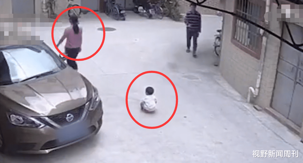 視野新聞周刊 廣東一女子將幼童放路中央，10秒后被轎車碾壓，隨后女子抱起孩子搖晃