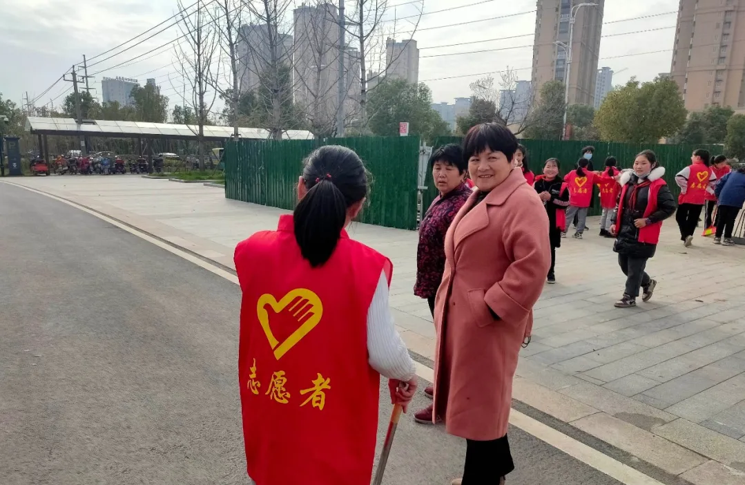 时代安徽 学习雷锋好榜样，今天我是小雷锋——阜南五小走进富陂公园