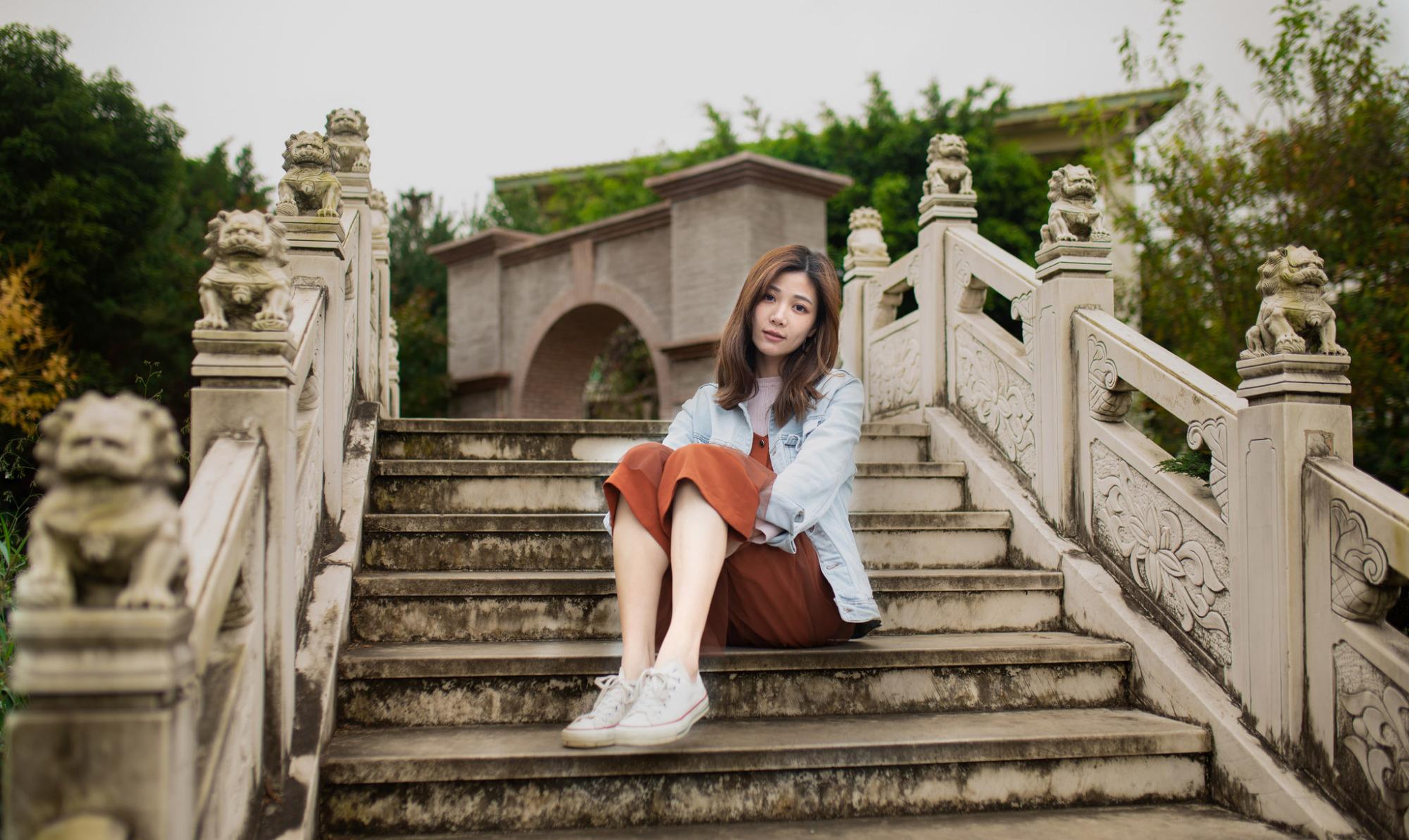 百里守刖 秋日里穿着很是吸睛时尚的小姐姐