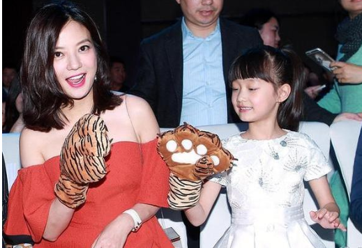 整容|赵薇的“女儿”因长得太好看，被全网禁止整容，如今美得不敢认！