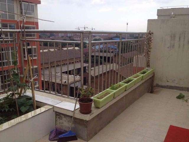 买顶楼二手房，朋友骂我脑子进水！装修完她被打脸，天天来蹭饭！