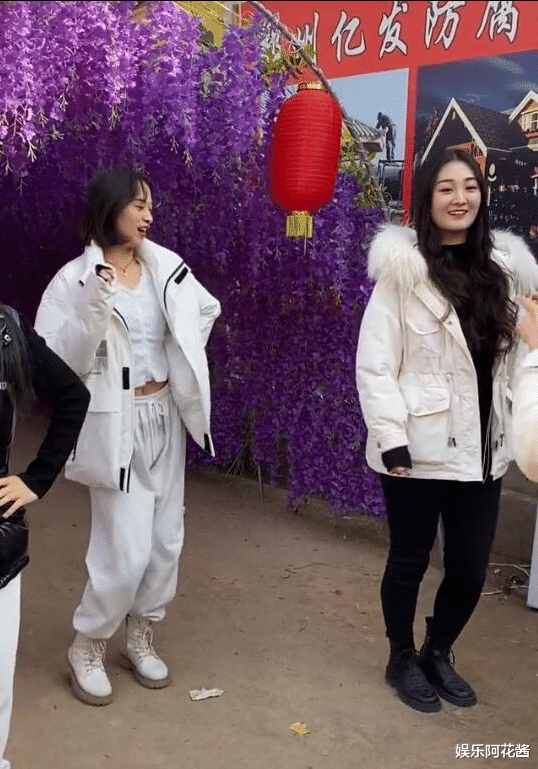 朱之文|大衣哥儿媳带婆婆跳舞，零基础却站C位，罗圈腿身材五五分被吐槽
