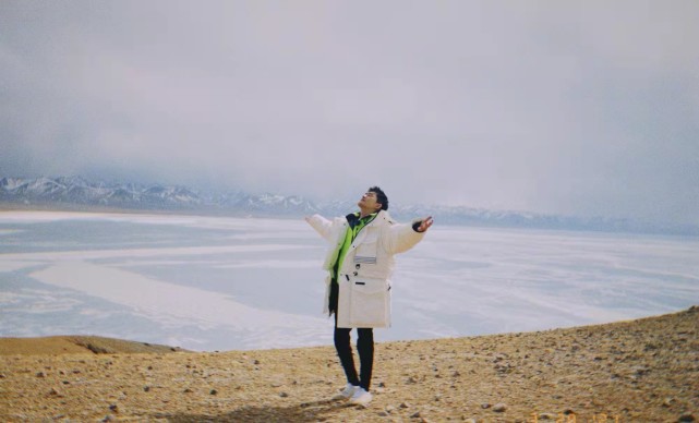 欧阳娜娜|张翰凌晨发文感慨：把等待过好，才算过好人生