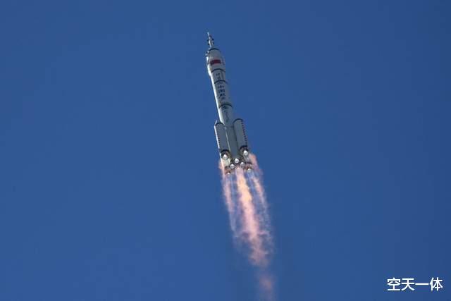龙飞船 神舟十二和龙飞船先后回家,谁的返回能力更强?咱们有“杀手锏”