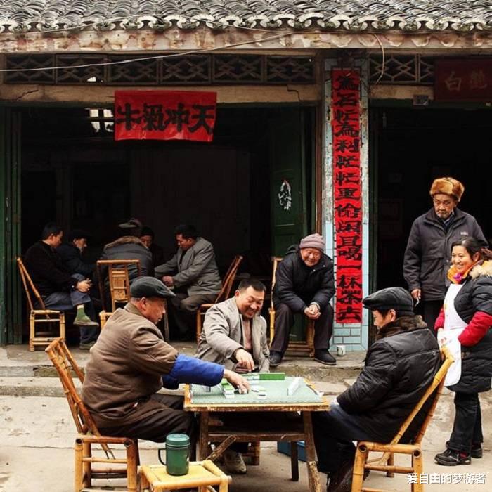 愛自由的夢游者 可恨！四川男子打麻將輸錢后打人，又舉起3歲女童連摔3次