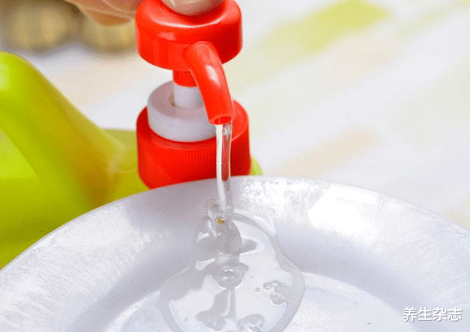 肝脏|世卫组织呼吁:1种“洗洁精”或会掏空肝脏,提醒父母,趁早扔掉