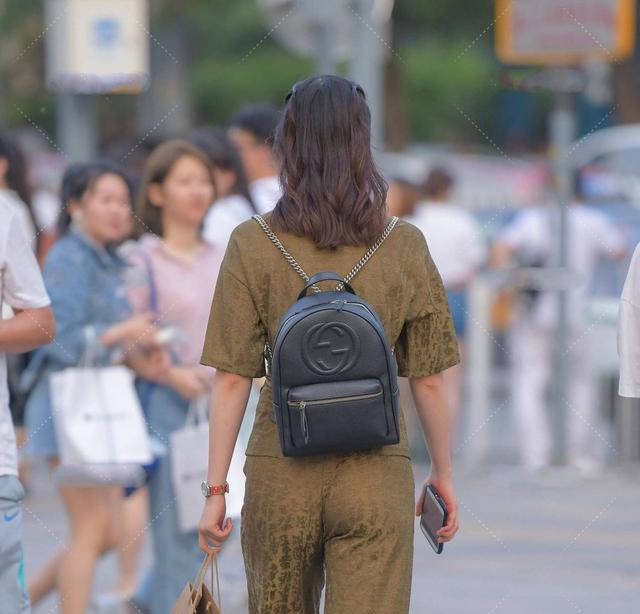 西装|棕色大衣这样穿也太好看了吧！简约又大气，满满的高级感