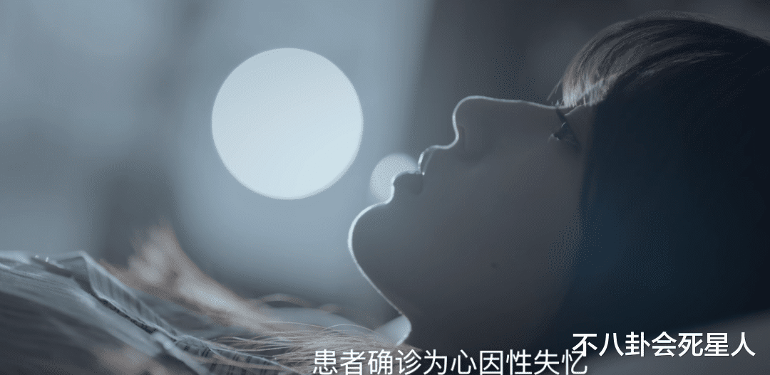 罗云熙|罗云熙新剧离谱！吊悬崖上搂抱，穿高跟鞋开车，剧情侮辱观众智商