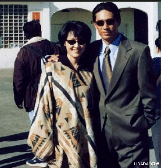 LIDADA的梦想 著名演员王姬：29岁嫁初恋，恩爱三十年生两子，幸福背后有心酸和悔恨