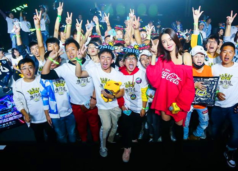 刘德华|饭圈文化驱邪扶正：为何一天倒掉270000瓶奶？刘德华谈什么是偶像