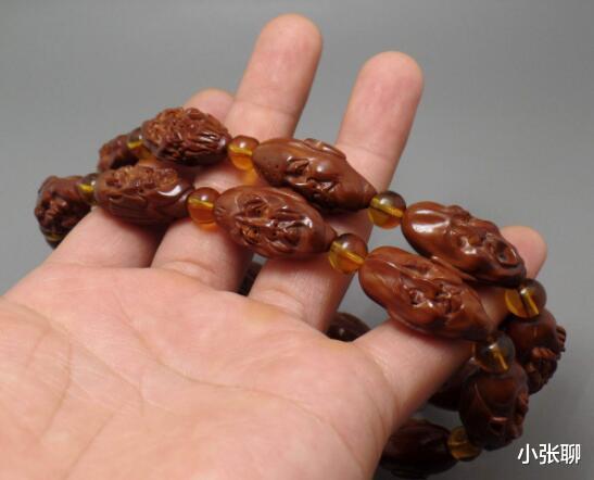 文玩|别人的文玩手串都盘红了，为什么我的手串却越来越黑