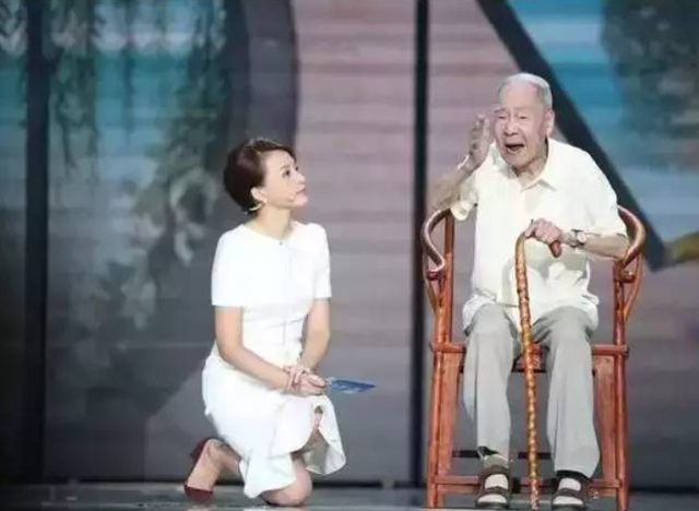 胡军|明星九大下跪名场面，有人令人唾弃，有人跪出大爱