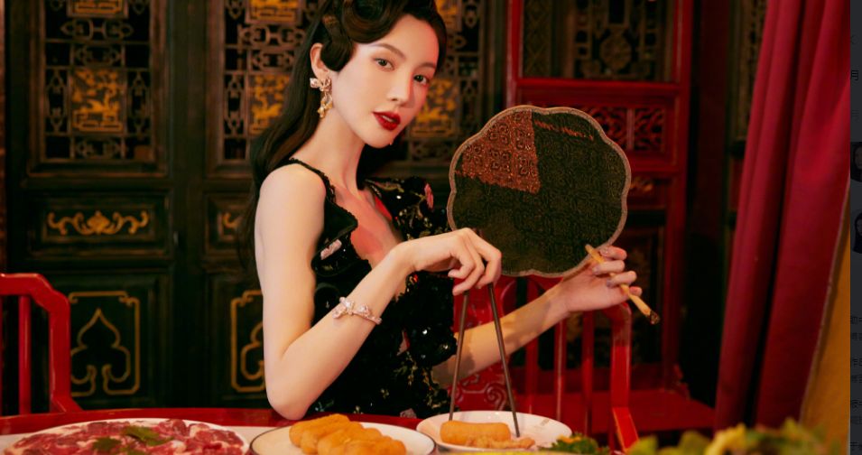 金晨|金晨新年秀身材，肌肉线条明显网友喊话出教程，姐姐一心搞事业