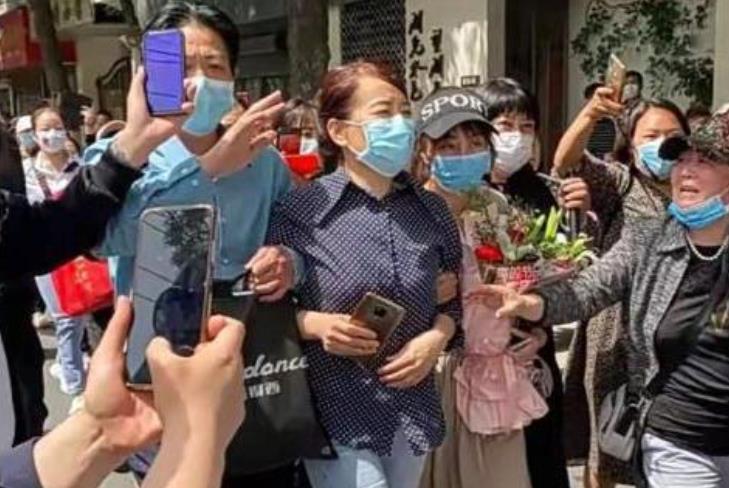 |家人应团聚！田静开直播时表态会回九江，已看好房子方便姚爸钓鱼