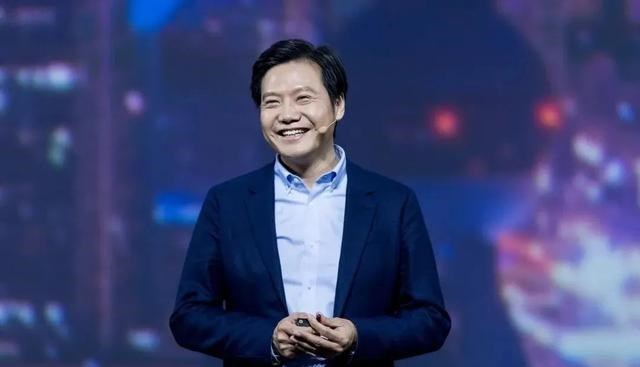 雷军|雷军又被网友们玩坏了，雷军对比法走红网络，网友：我比姚明高！