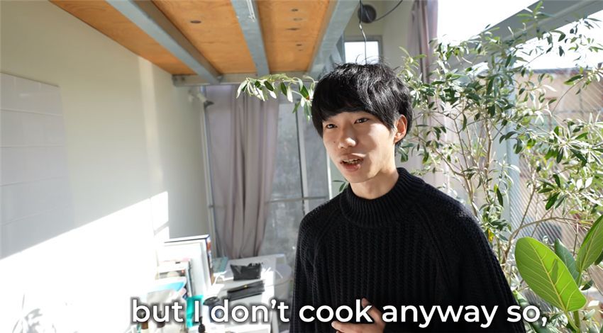 日本小哥蜗居7㎡公寓，吃住全在浴缸里？网友：这还没我家阳台大