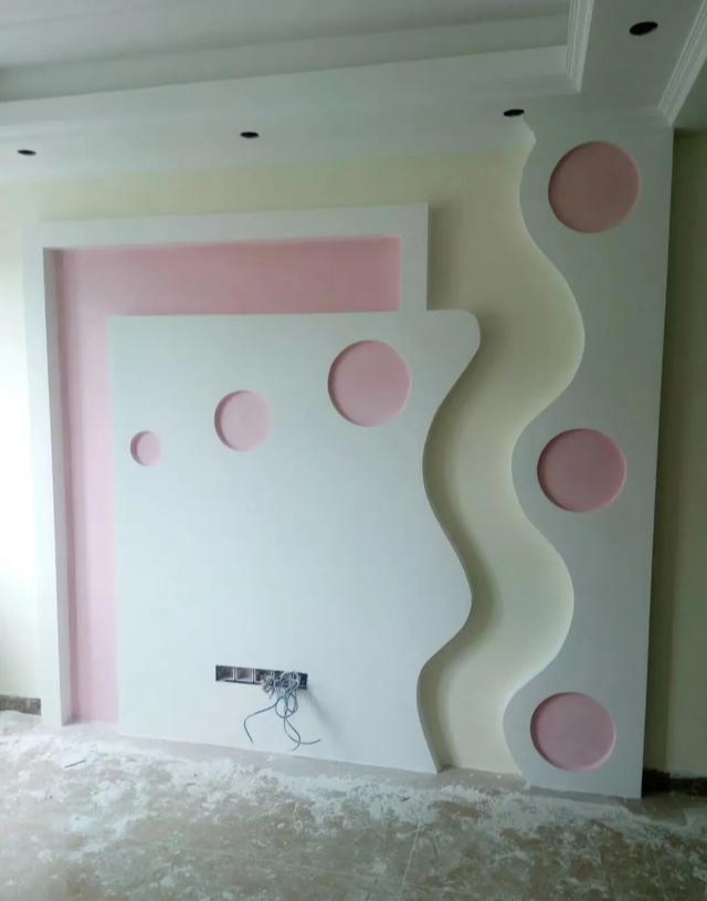 |大方简洁的电视背景墙用什么材料好？