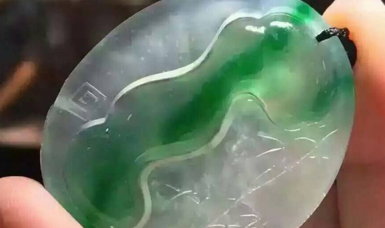 翡翠|这几种玉石经常拿来冒充翡翠，一定要谨慎起来，别等被骗了才后悔