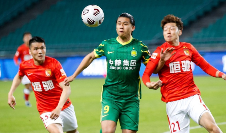 中超|收视率低迷！京粤大战国安1-0险胜广州队，张玉宁送郑智开门黑