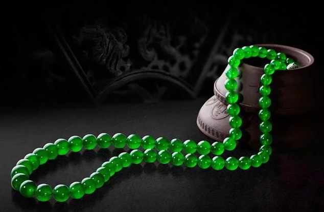 翡翠|都说翡翠是“玉石之王”，怎么回收时它又不值钱了呢？其中大有说法！