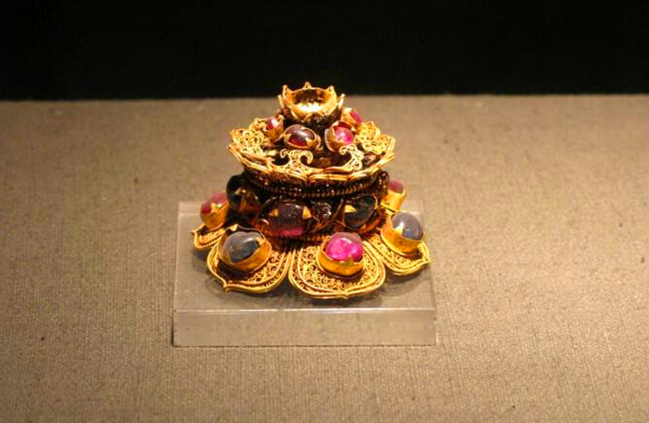 宝石|湖北一明朝王爷墓,墓中出土700颗宝石,专家:简直富可敌国