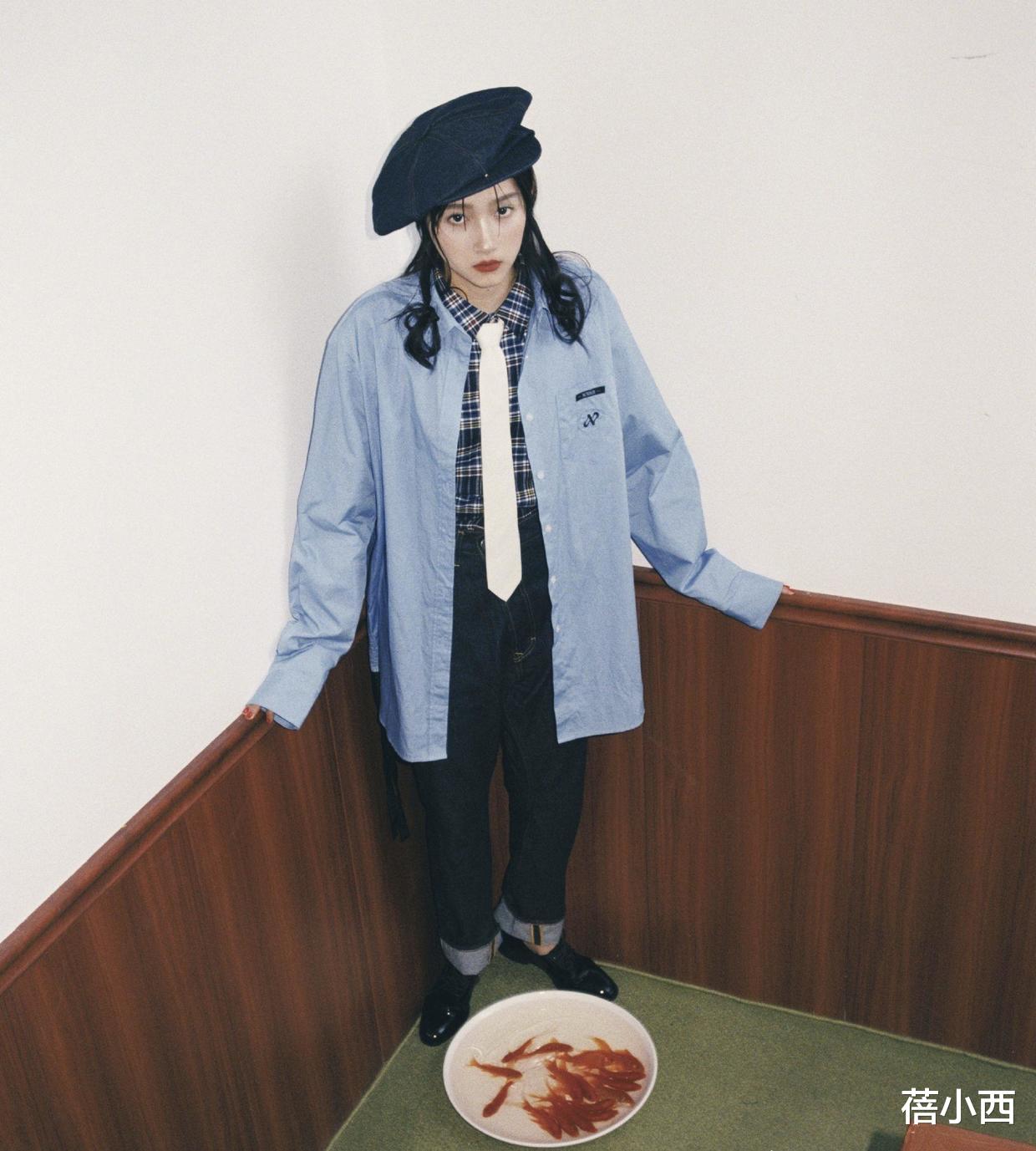 穿衣搭配|原来关晓彤气质这么惊艳，穿黑色长款西装扎高马尾，看着十分高级