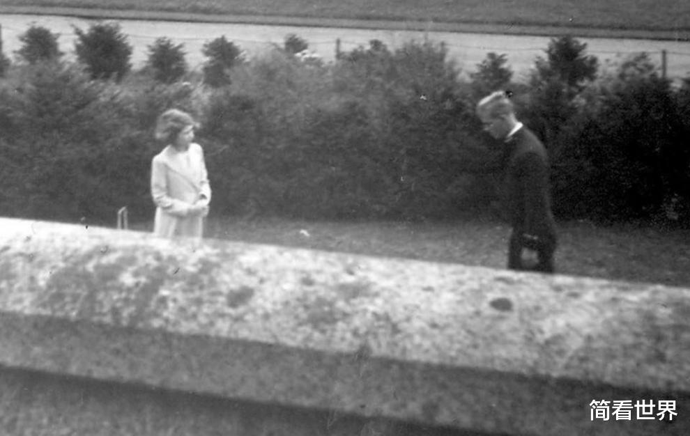 英国|莉莉与菲利普：少年一见倾心，中年争吵冷战，74年爱得炽热绵长