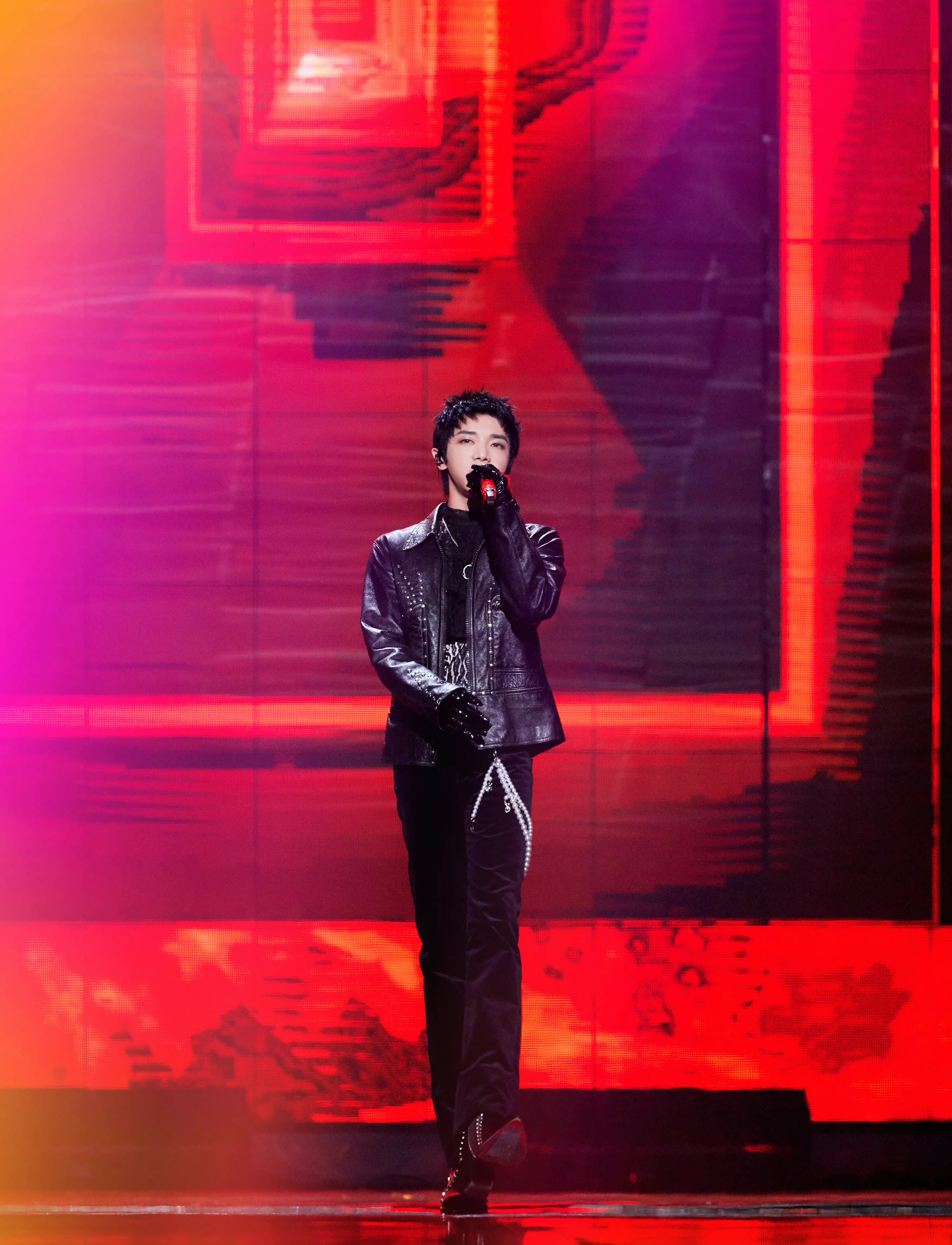 新世界|双十一狂欢夜歌王华晨宇带着《新世界》来了，用实力诠释顶级唱功