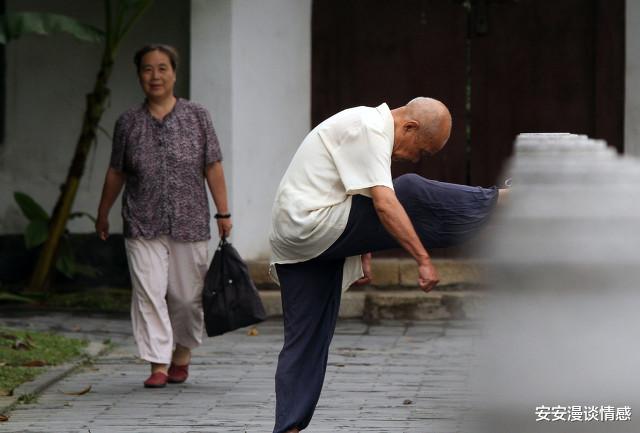 安安漫谈情感|老人相亲太疯狂，大姨：请我吃顿饭，晚上就跟你回家，钱好商量
