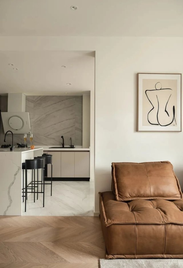 82㎡现代简约丨入户飘窗变卡座，开放式餐厨厅布局绝了