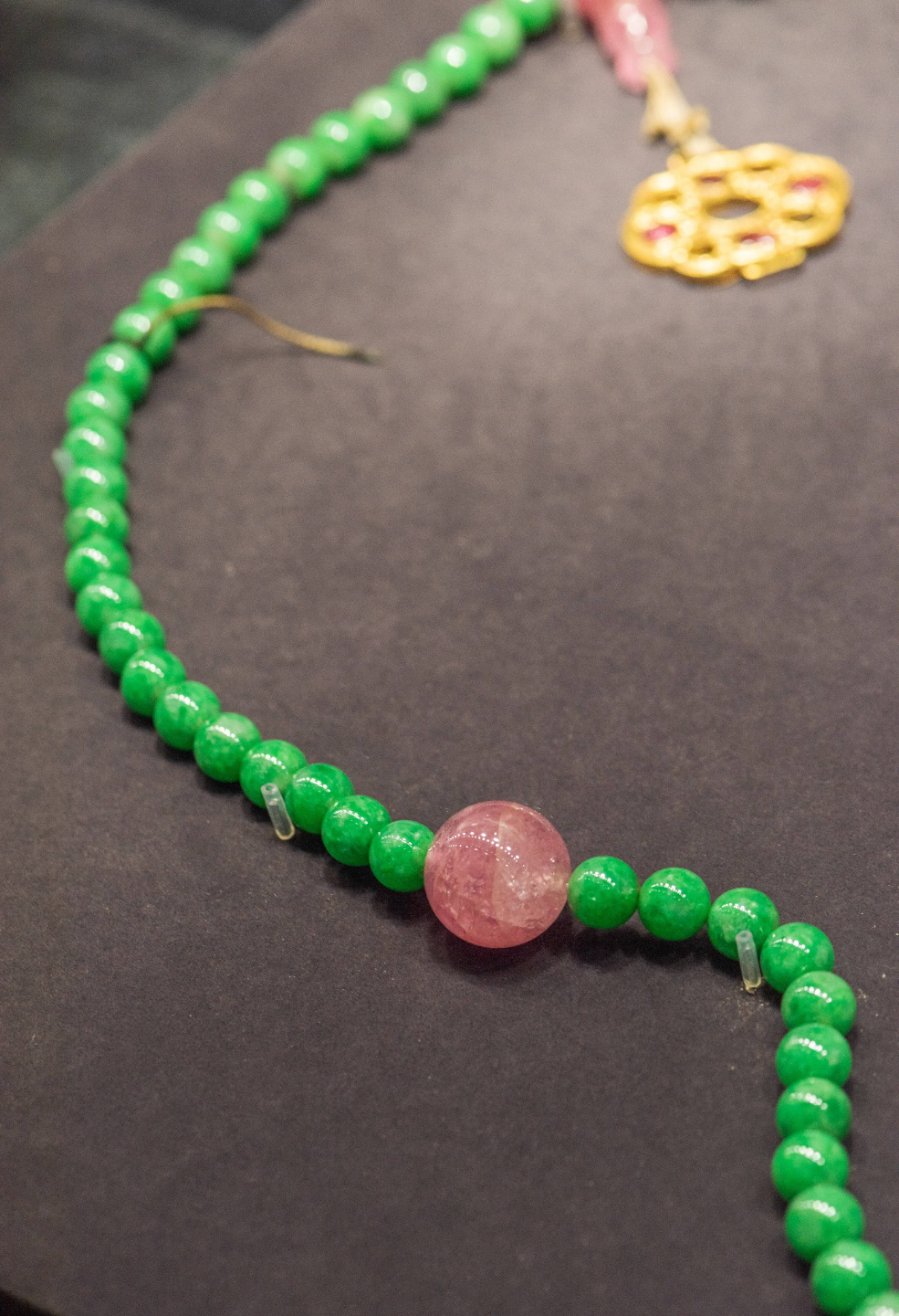 翡翠|清代翡翠朝珠到底如何，看看博物馆里的就明白了